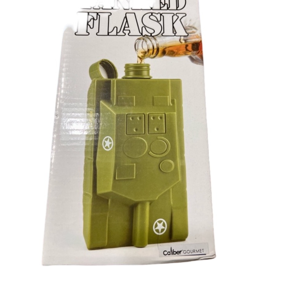 NIB! Novelty 16oz tank shaped flask   39H